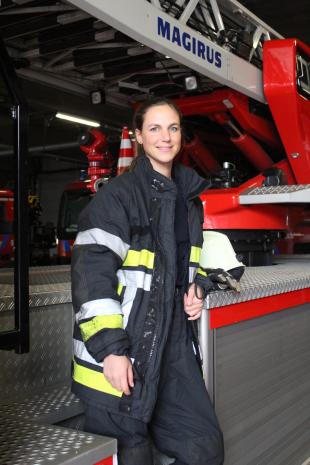 Juf Hanne is turnjuf én bij de brandweer