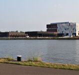 Brandweer en politie vanaf overkant kanaal_4886